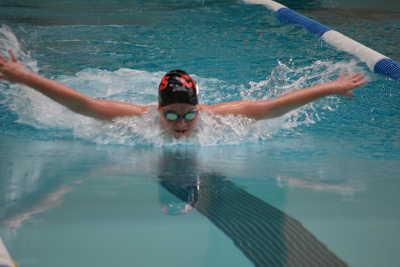 031915swimteamfronsman
