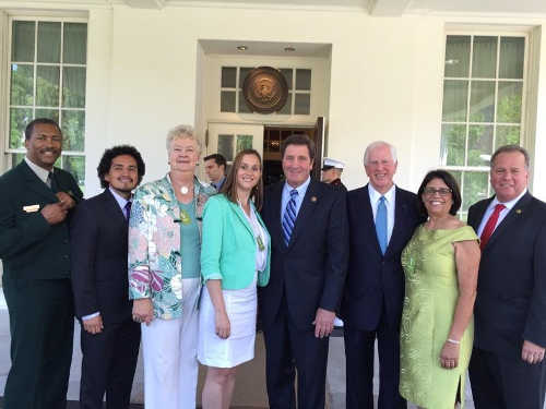 071115whitehousegroup2new