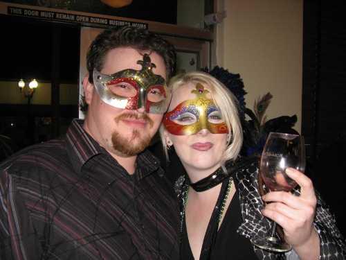 venetianmasqueradecouple