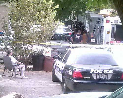 082413policestandoff1