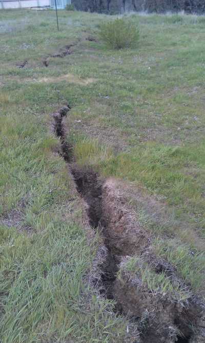 032513lakesideheightsdeepfissure