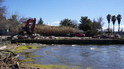 A contractor works on the demolition of the Wisedas Resort property in Clearlake, Calif., on Tuesday, February 28, 2017. The cleanup was completed the following month. Photo by Elizabeth Larson/Lake County News. 022817wisedascleanup