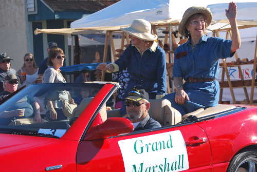 092416pearfestgrandmarshals