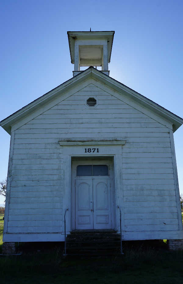 Kelseyville Unified School Board pursuing plan to give away Kelsey Creek Schoolhouse