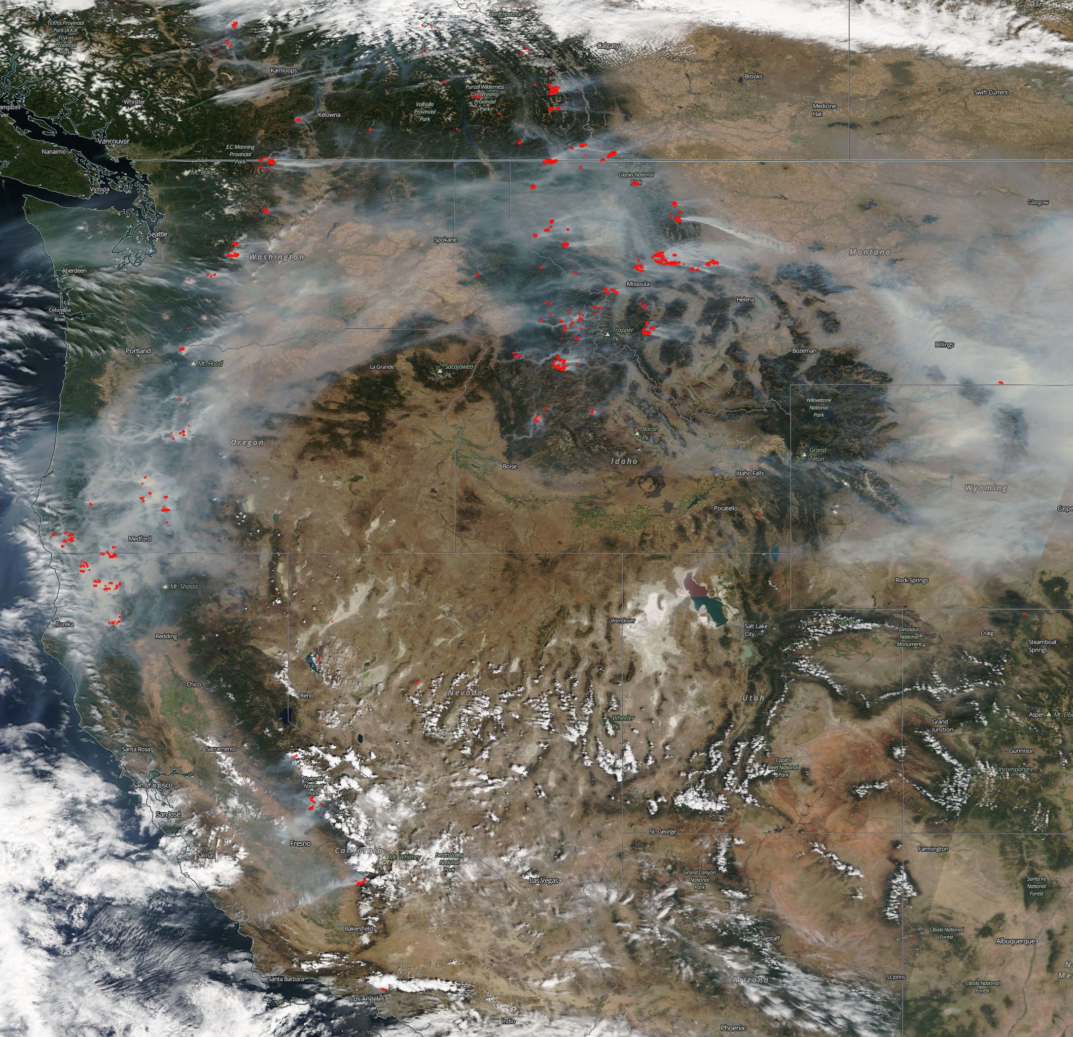 Thousands of firefighters battle large wildland fires across California; smoke still blankets region 